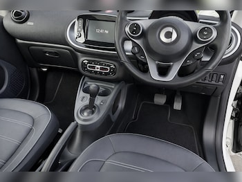 Used smart fortwo 2019 for sale - 77735887: Photo