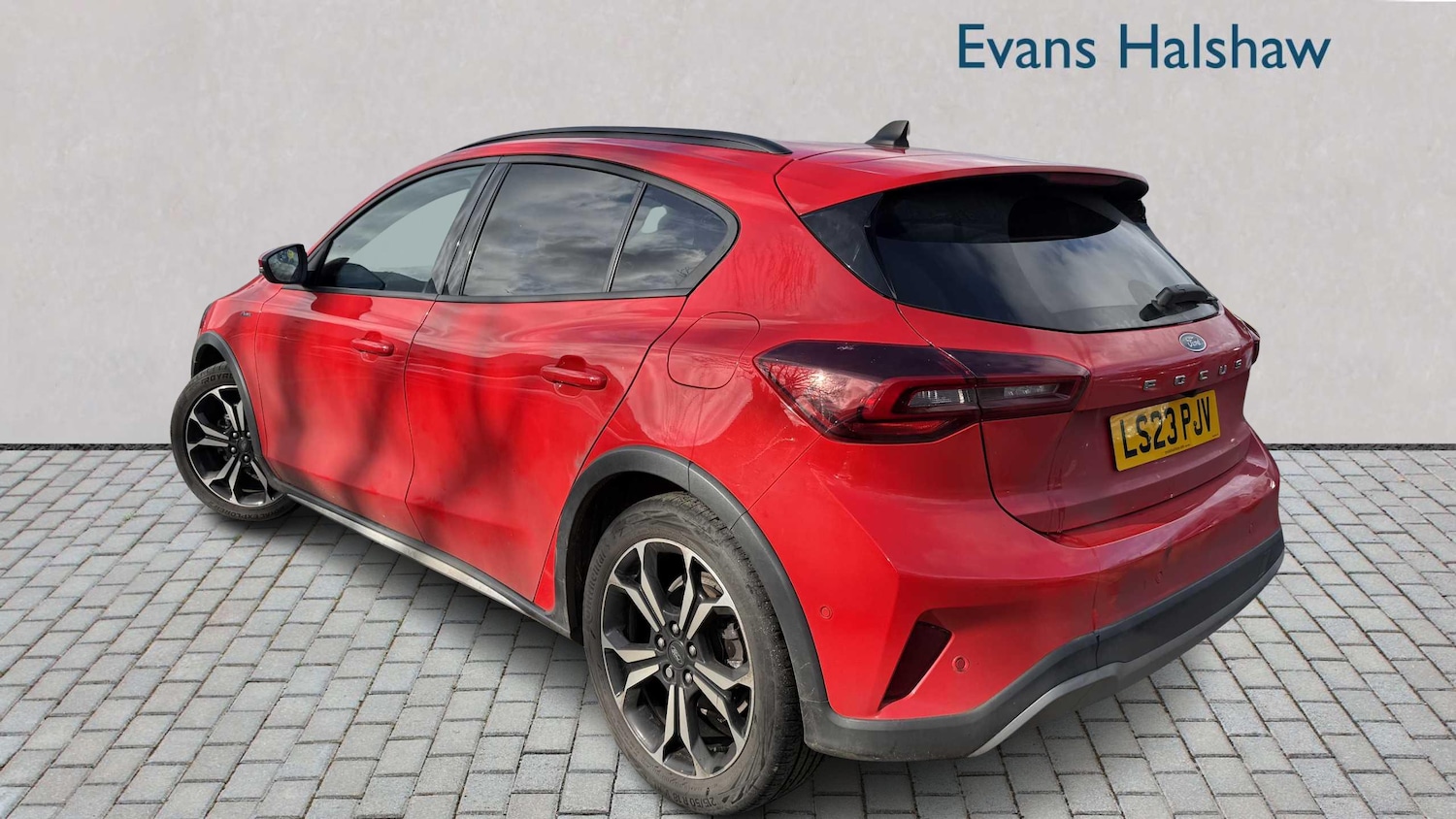 Used Ford Focus 2023 for sale - 77962795: Photo 2