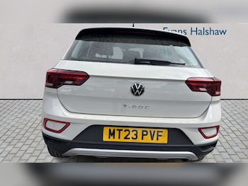 Used Volkswagen T-Roc 2023 for sale - 79109393: Photo