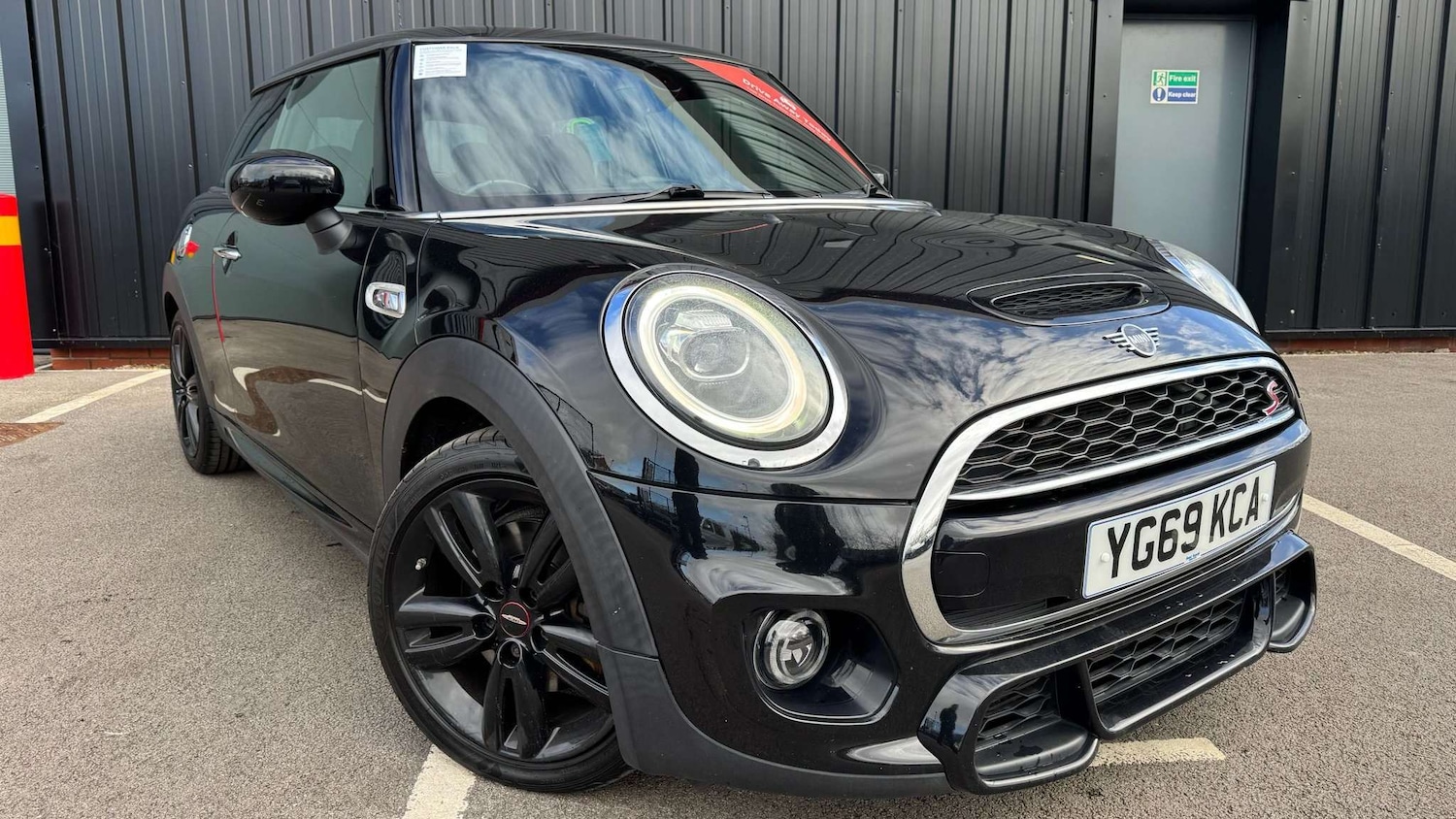 Used MINI Hatch 2019 for sale - 77962786: Photo 1
