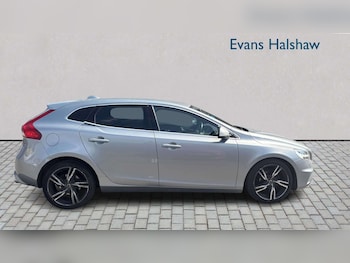 Used Volvo V40 2017 for sale - 78743822: Photo