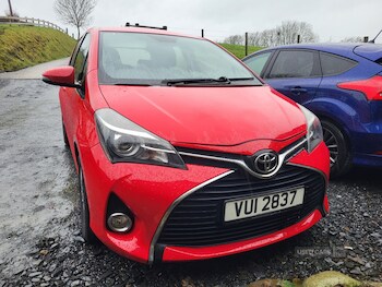 Used Toyota Yaris 2015 for sale - 77268519: Photo