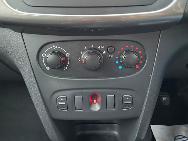 Used Dacia Sandero 2014 for sale - 73952633: Photo 28