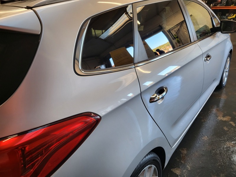 Used Kia Carens 2015 for sale - 76386932: Photo 11