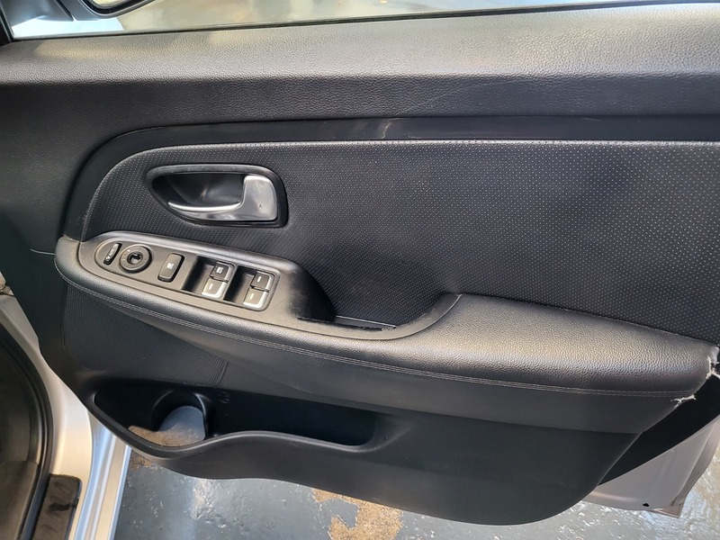 Used Kia Carens 2015 for sale - 76386932: Photo 17