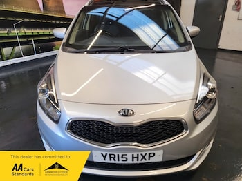 Used Kia Carens 2015 for sale - 76386932: Photo