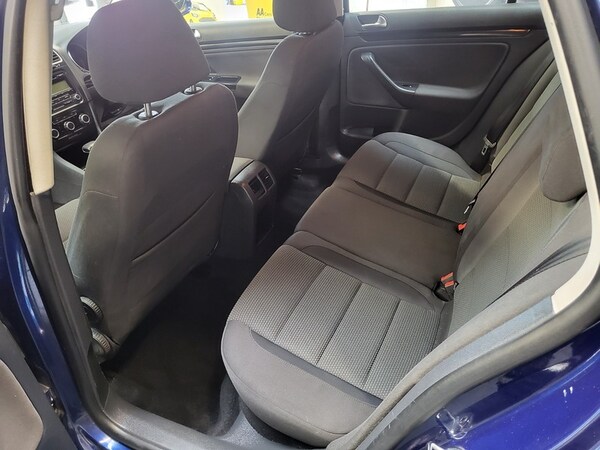 Used Volkswagen Golf 2010 for sale - 76106414: Photo 21