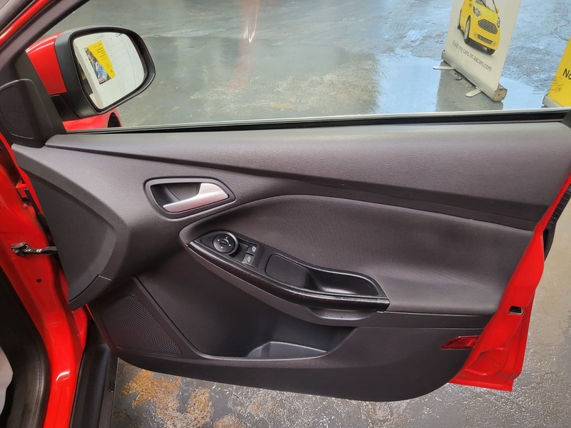 Used Ford Focus 2013 for sale - 76699090: Photo 14