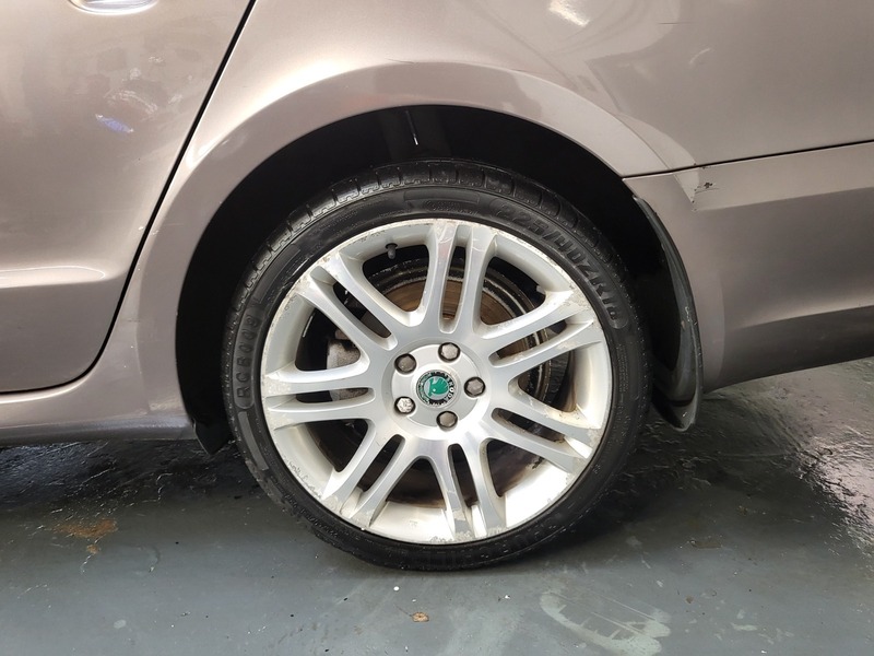 Used Skoda Superb 2011 for sale - 76784657: Photo 24