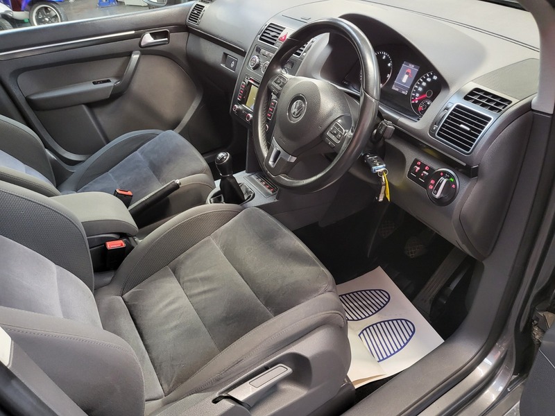 Used Volkswagen Touran 2013 for sale - 77118273: Photo 3