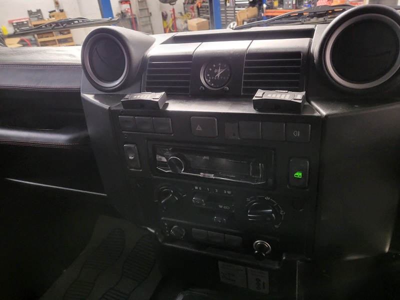 Used Land Rover Defender 2010 for sale - 77129230: Photo 5