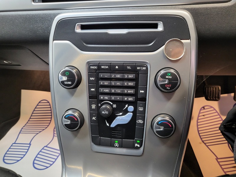 Used Volvo V70 2014 for sale - 76386922: Photo 6