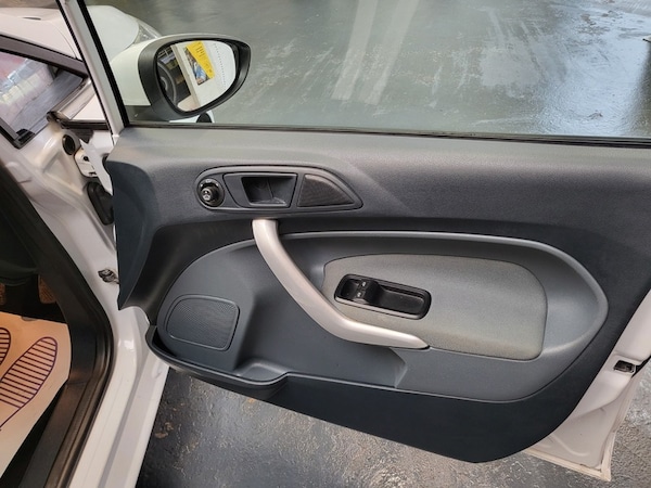 Used Ford Fiesta 2010 for sale - 73784864: Photo 14