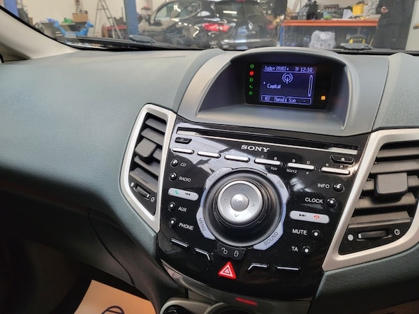 Used Ford Fiesta 2010 for sale - 73784864: Photo 5