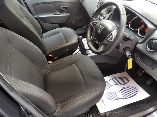 Used Dacia Sandero 2017 for sale - 75347938: Photo 4