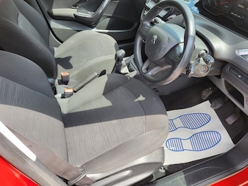 Used Peugeot 208 2013 for sale - 79314304: Photo