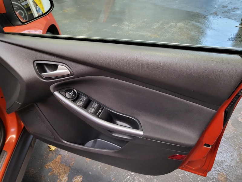 Used Ford Focus 2012 for sale - 76470732: Photo 14