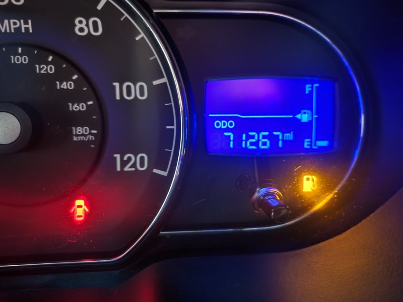 Used Hyundai i10 2011 for sale - 76368368: Photo 10