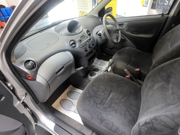 Used Toyota Yaris 2002 for sale - 75728152: Photo 23
