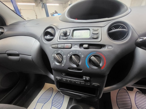 Used Toyota Yaris 2002 for sale - 75728152: Photo 5
