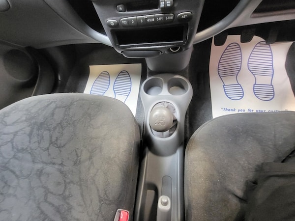 Used Toyota Yaris 2002 for sale - 75728152: Photo 7