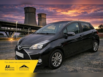 Used Toyota Yaris 2015 for sale - 77720750: Photo