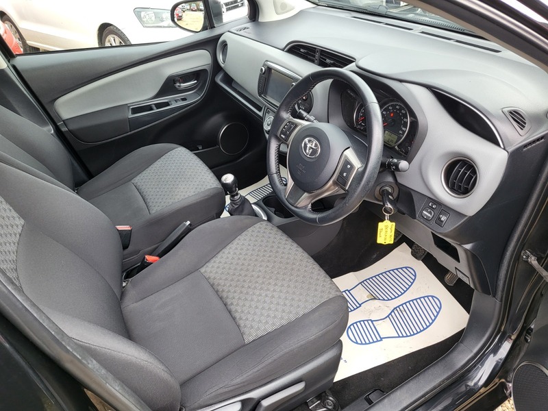 Used Toyota Yaris 2015 for sale - 77720750: Photo 3