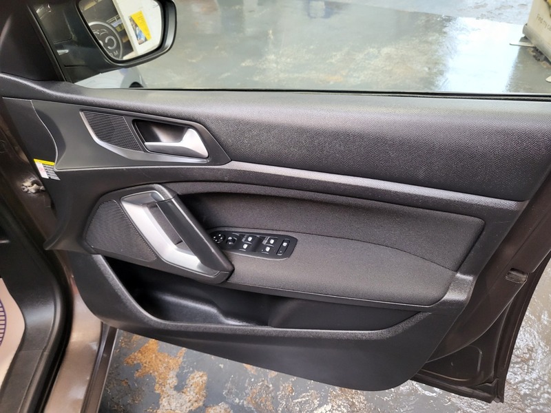 Used Peugeot 308 2015 for sale - 76631127: Photo 17