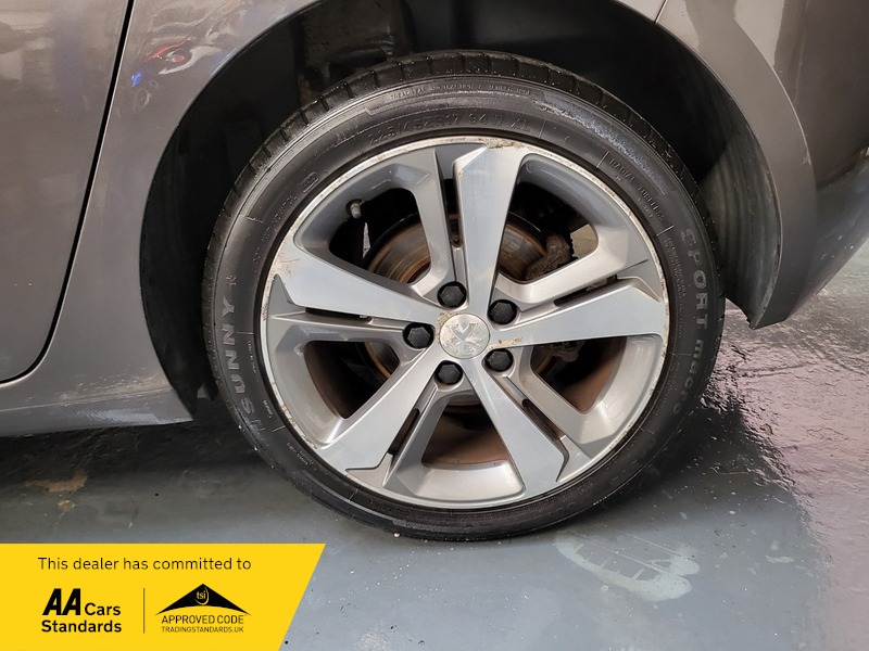 Used Peugeot 308 2015 for sale - 76631127: Photo 25