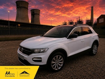 Used Volkswagen T-Roc 2019 for sale - 78875940: Photo