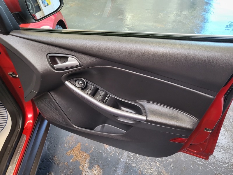 Used Ford Focus 2012 for sale - 76069332: Photo 16