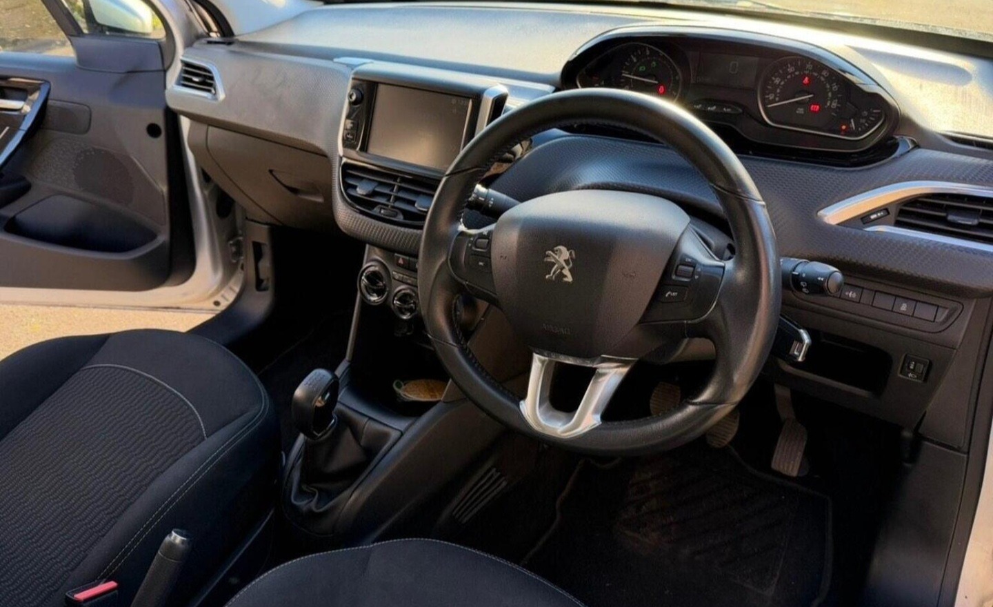 Used Peugeot 208 2018 for sale - 77326527: Photo 16