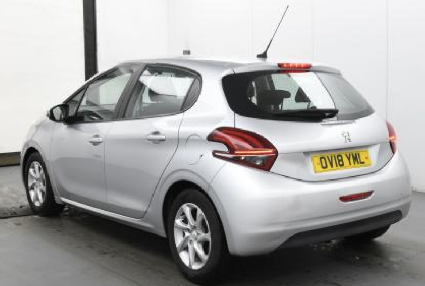 Used Peugeot 208 2018 for sale - 77326527: Photo 2
