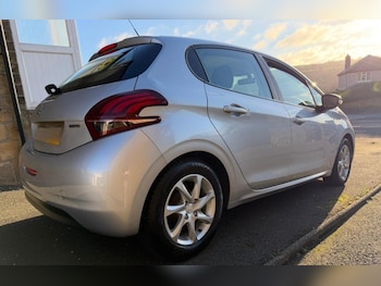 Used Peugeot 208 2018 for sale - 77326527: Photo