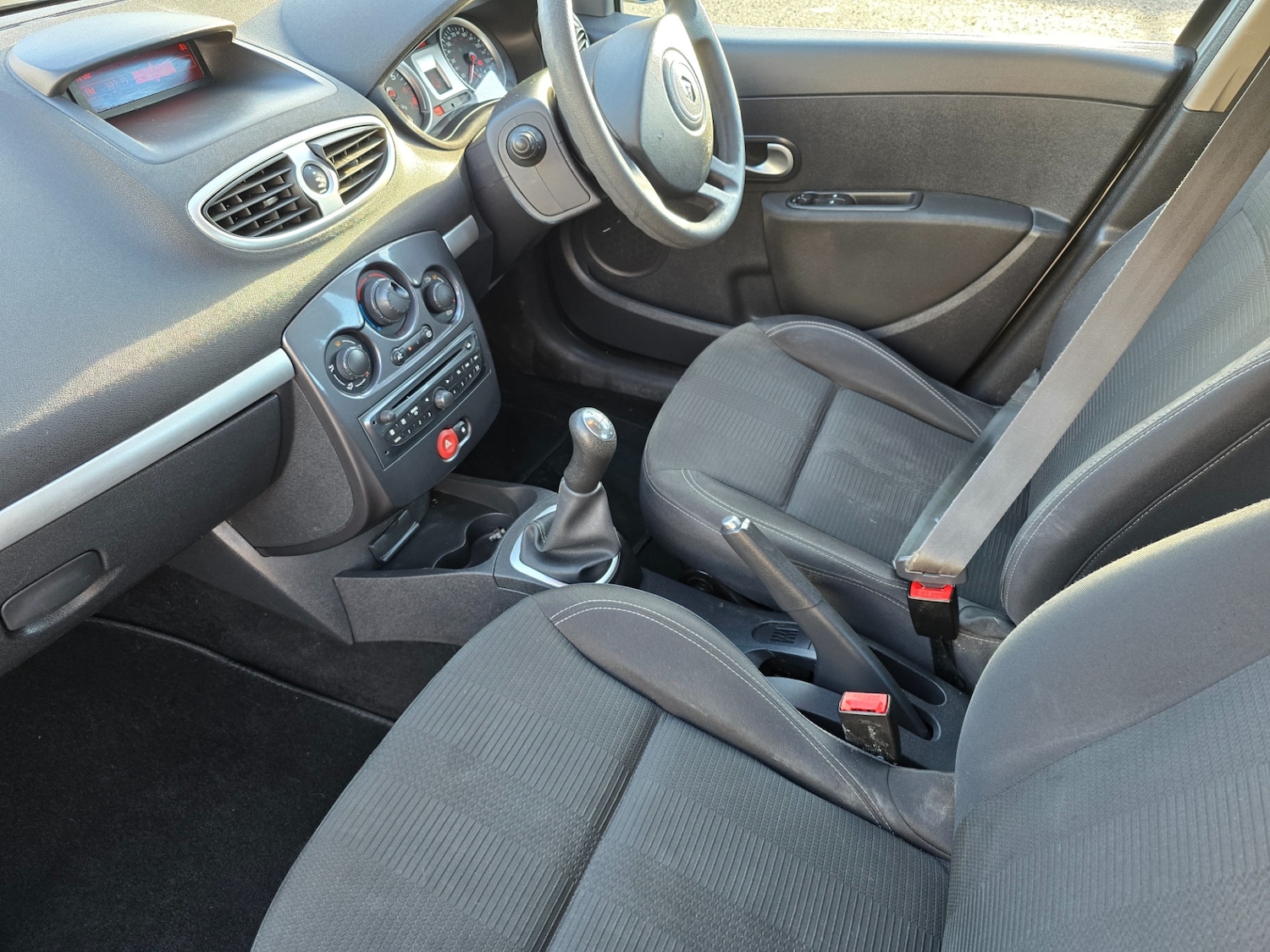 Used Renault Clio 2012 for sale - 77202393: Photo 11