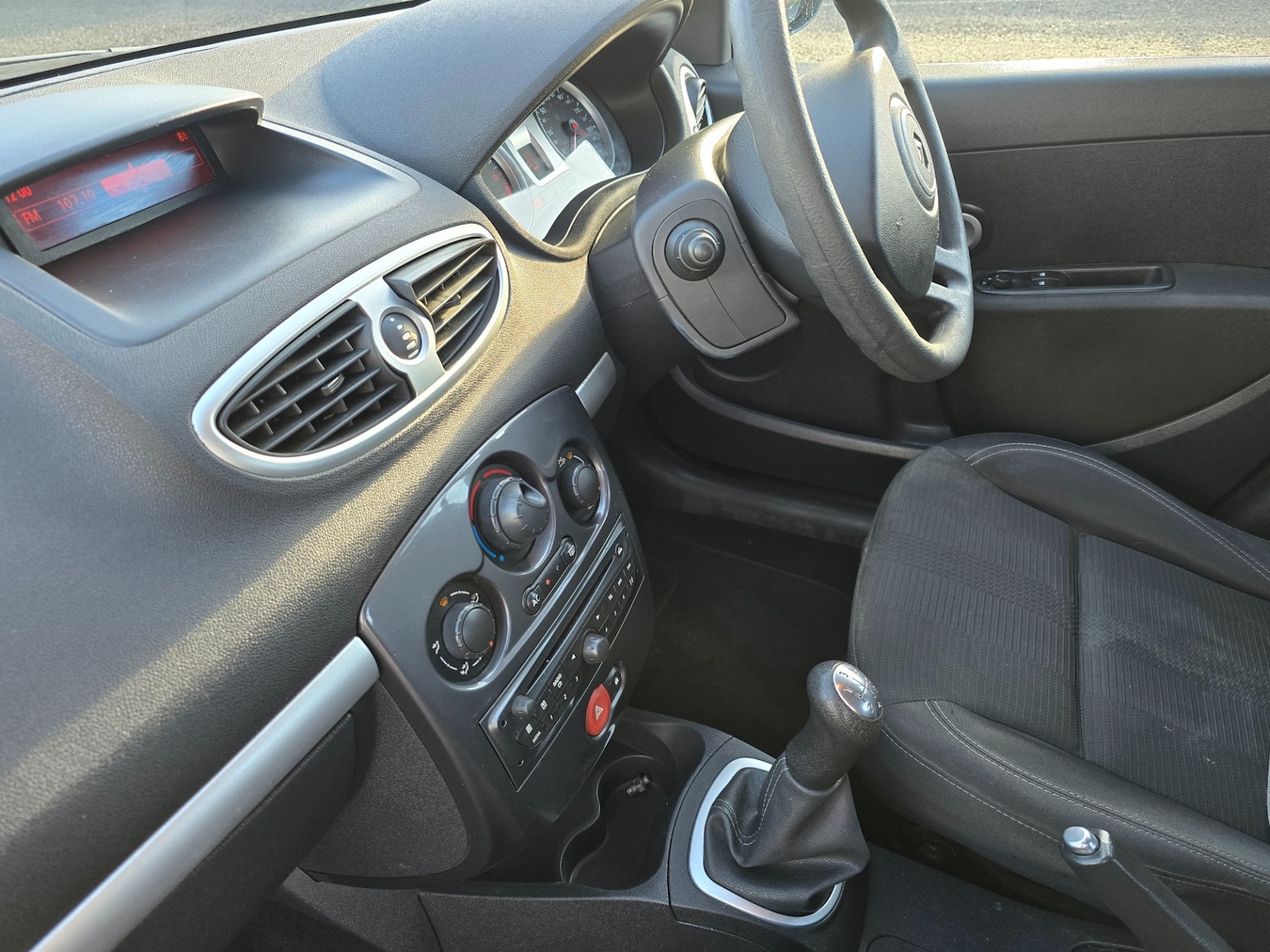 Used Renault Clio 2012 for sale - 77202393: Photo 12