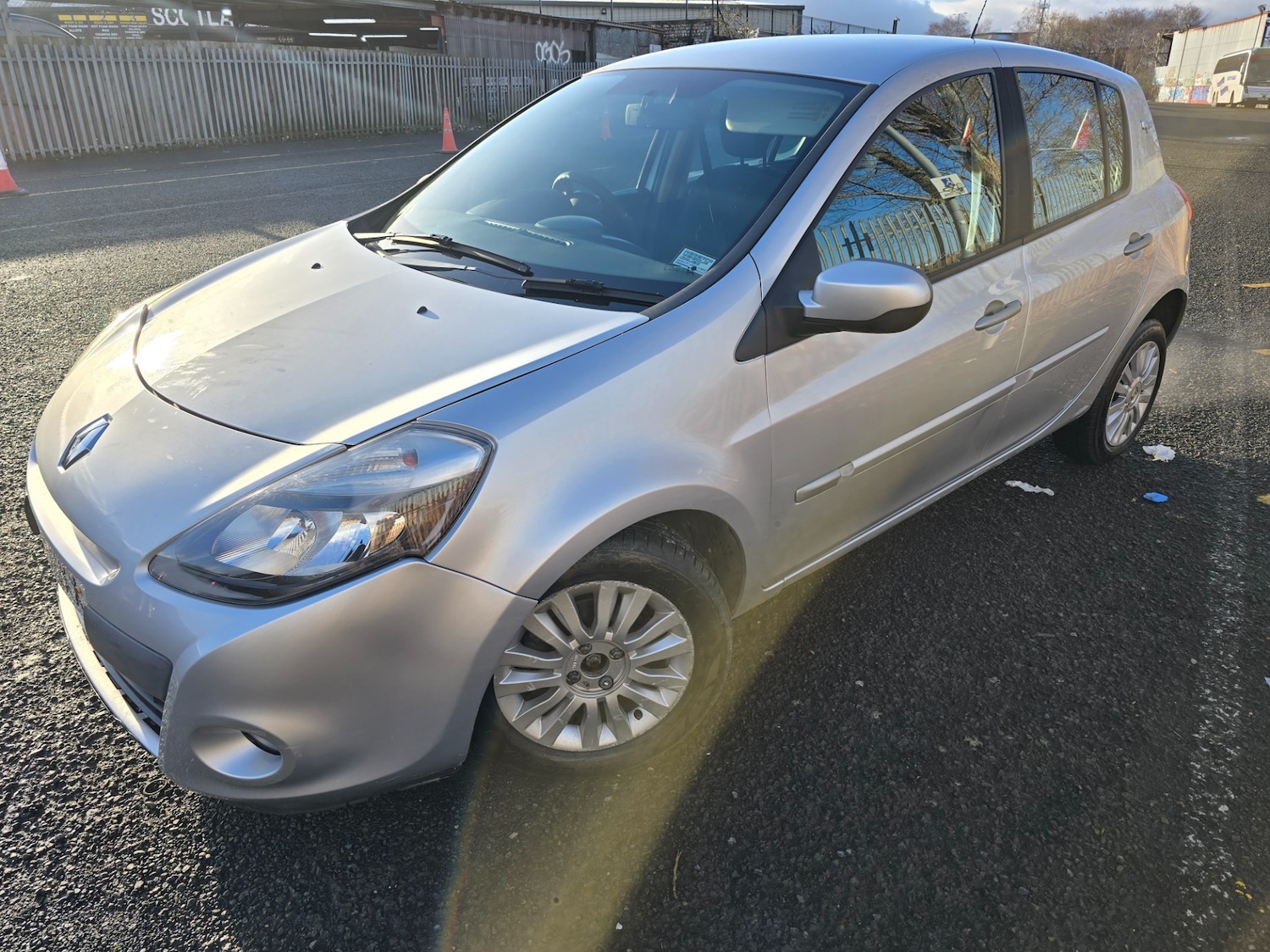 Used Renault Clio 2012 for sale - 77202393: Photo 2