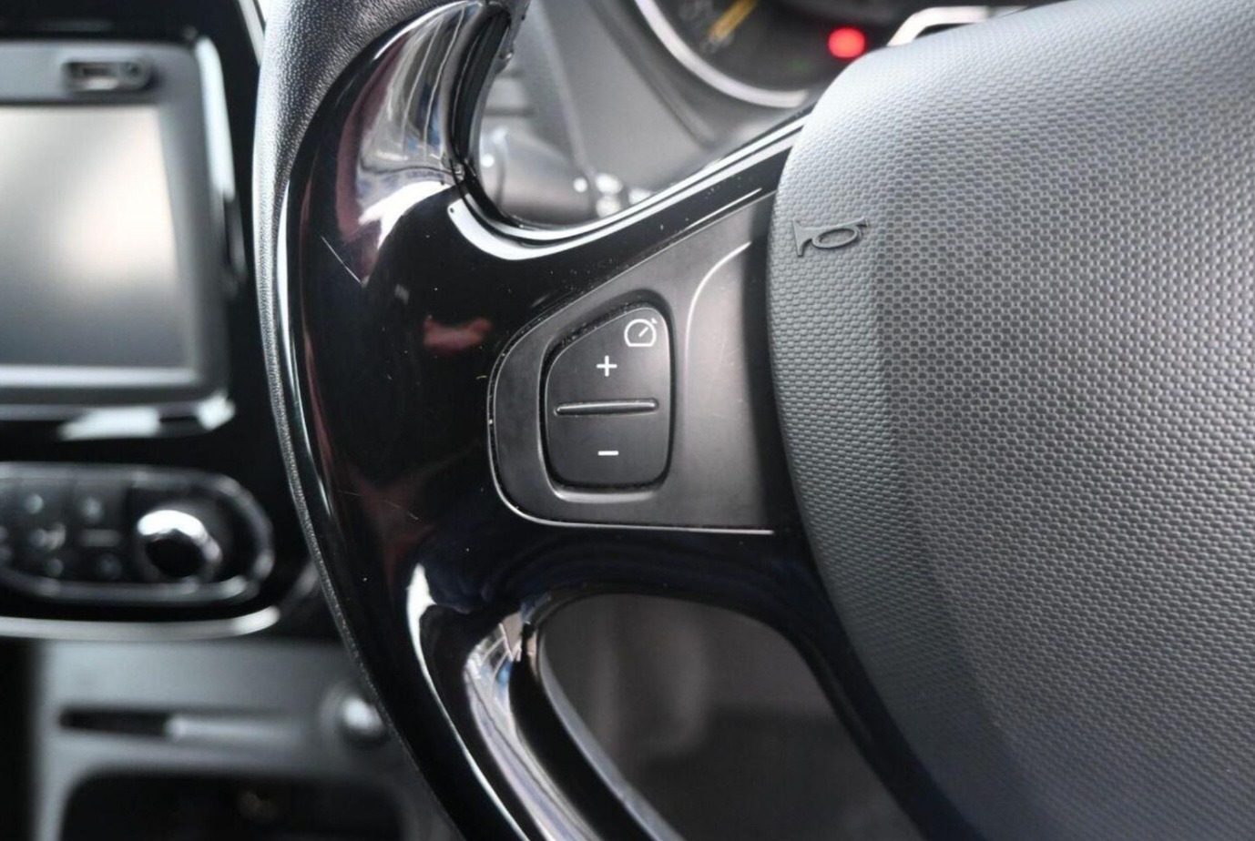 Used Renault Captur 2015 for sale - 78015610: Photo 24