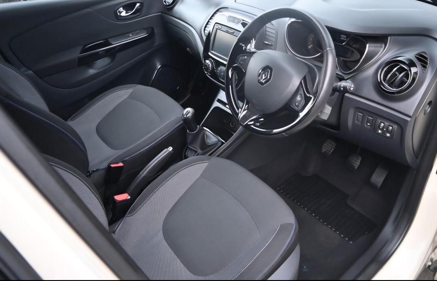 Used Renault Captur 2015 for sale - 78015610: Photo 4