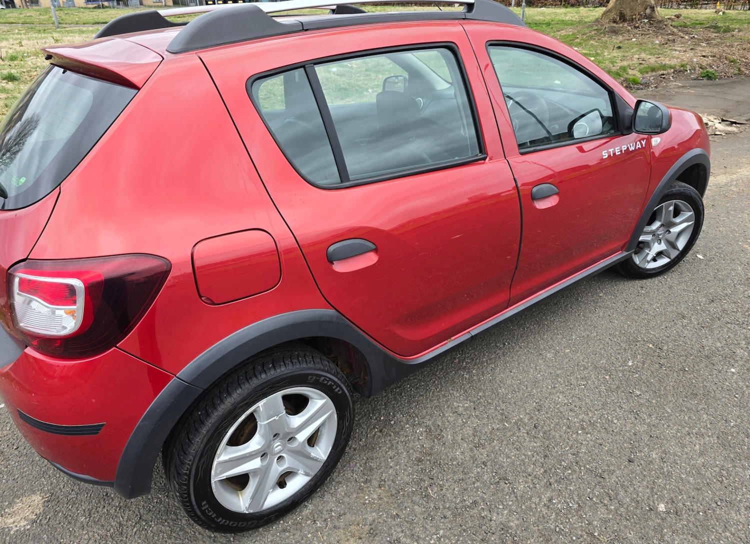 Used Dacia Sandero Stepway 2013 for sale - 77988171: Photo 2