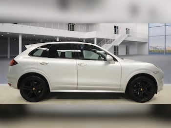 Used Porsche Cayenne 2011 for sale - 77632605: Photo