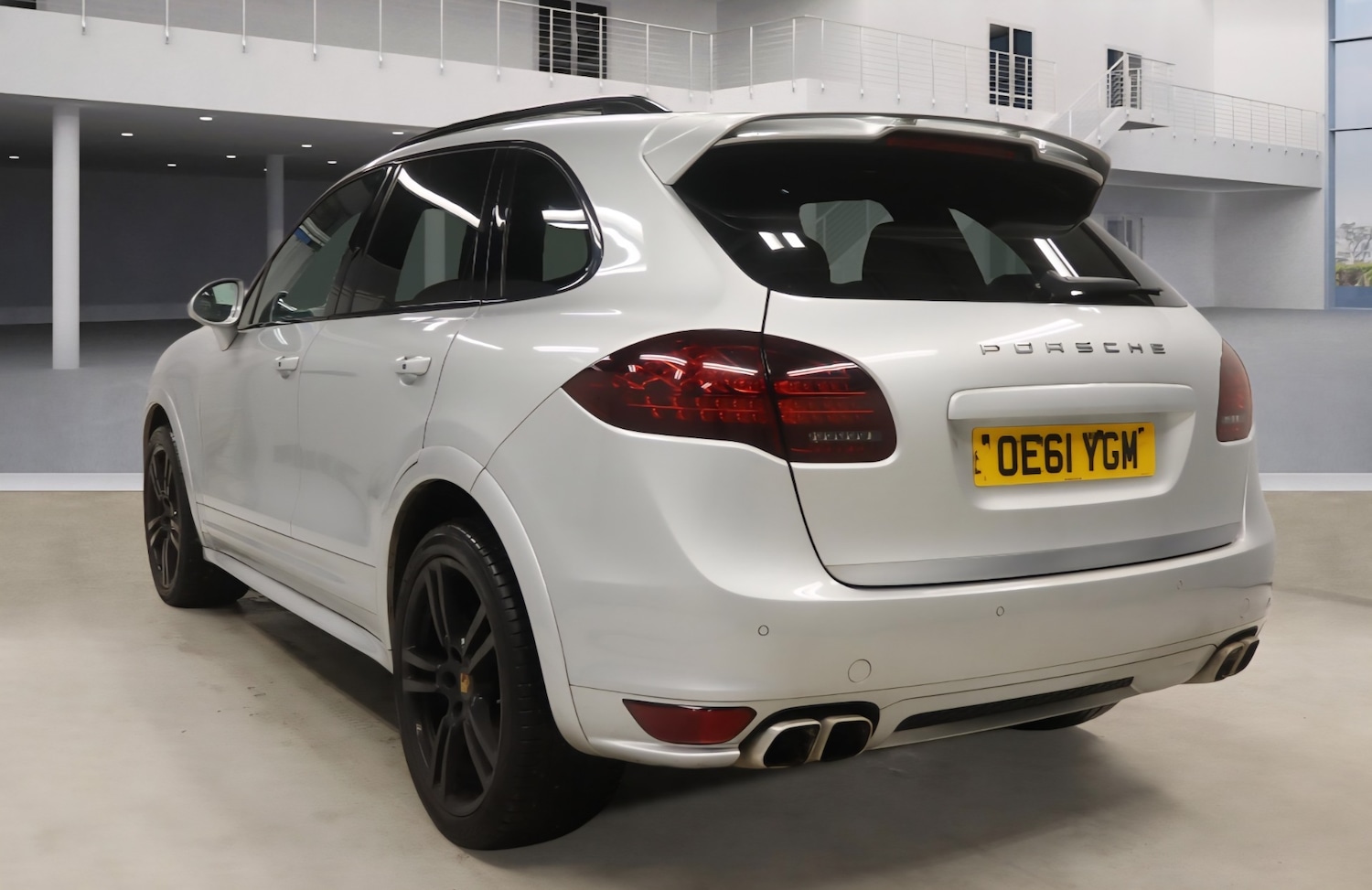 Used Porsche Cayenne 2011 for sale - 77632605: Photo 4