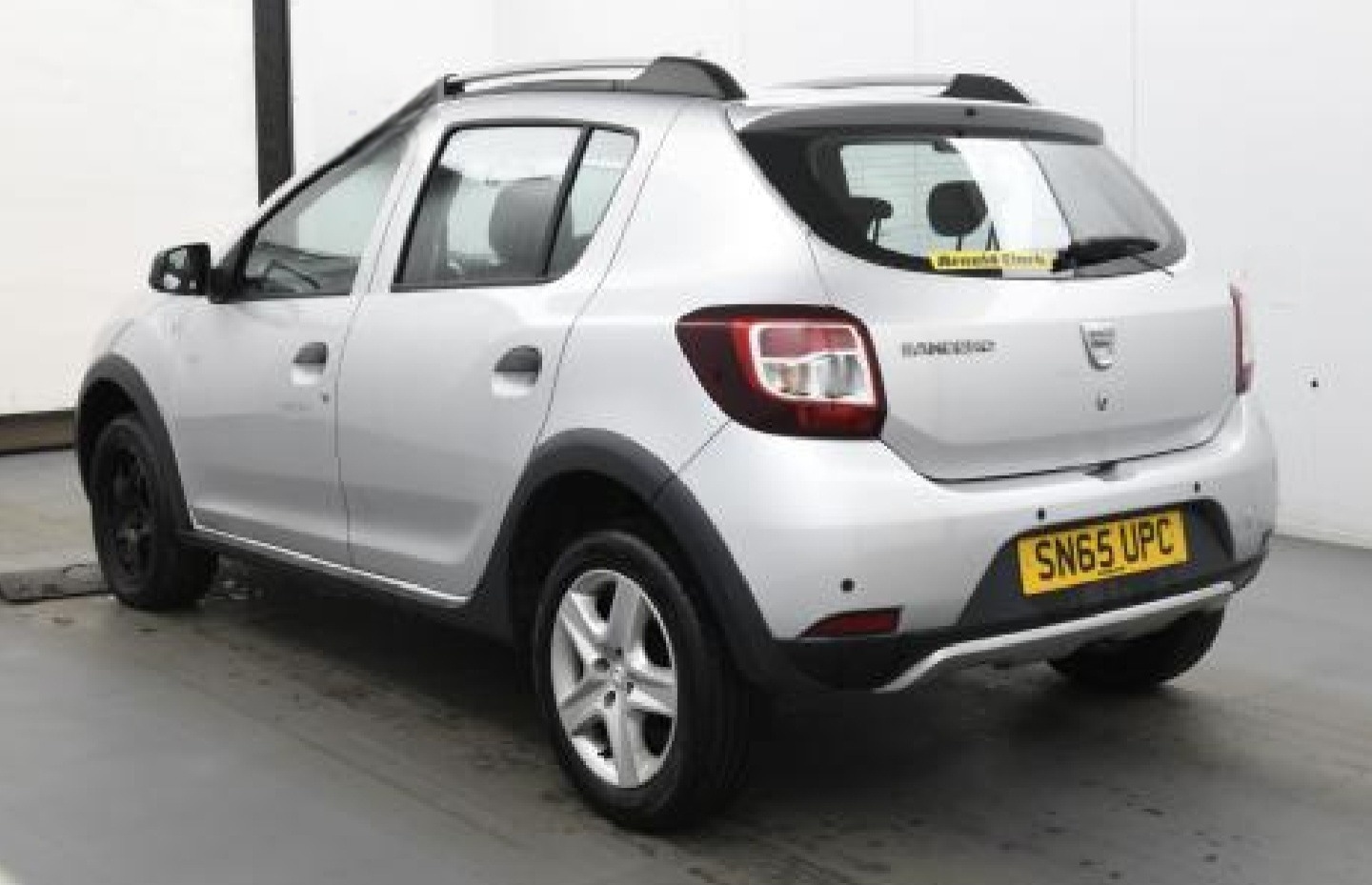 Used Dacia Sandero Stepway 2015 for sale - 77803700: Photo 2