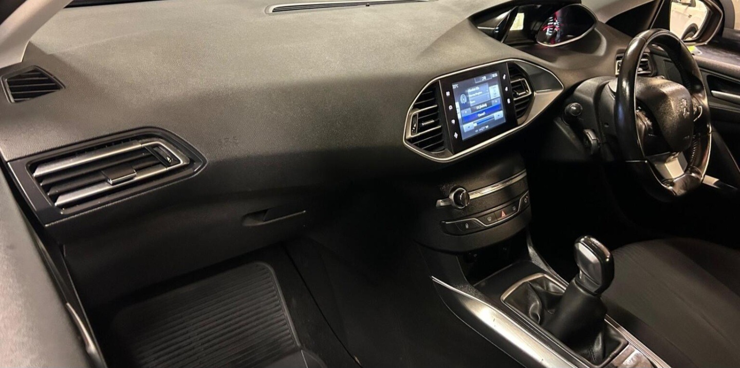 Used Peugeot 308 2016 for sale - 76951456: Photo 11