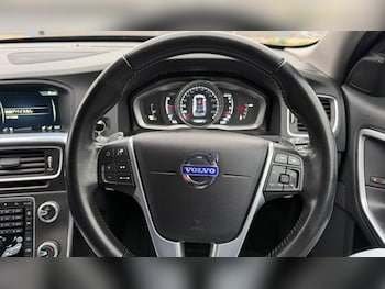Used Volvo V60 2015 for sale - 78552841: Photo