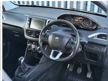 Used Peugeot 208 2015 for sale - 77168734: Photo