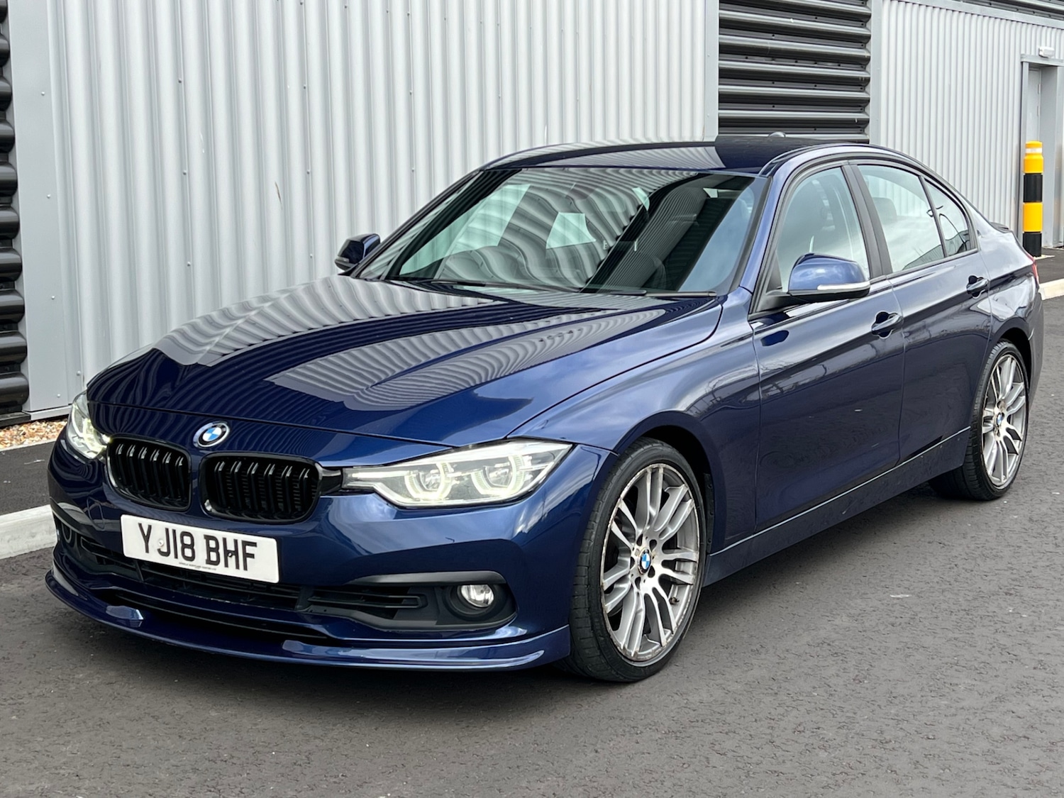 Used BMW 3 Series 2018 for sale - 77763062: Photo 2