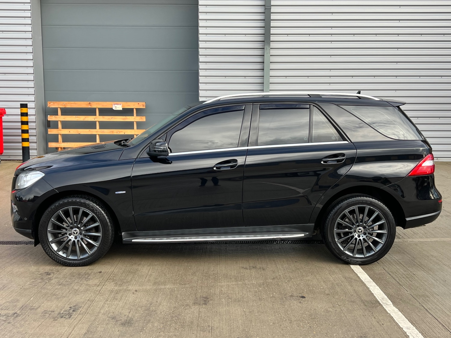 Used Mercedes-Benz M Class 2012 for sale - 76560091: Photo 2