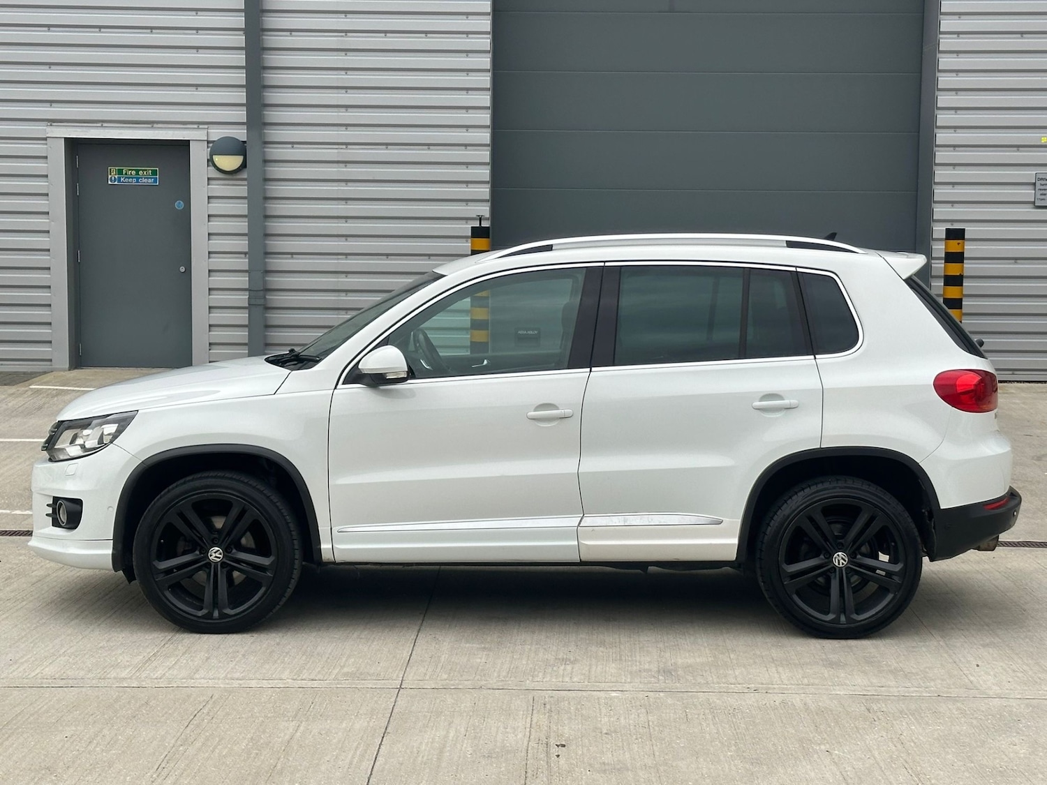 Used Volkswagen Tiguan 2015 for sale - 76313311: Photo 2