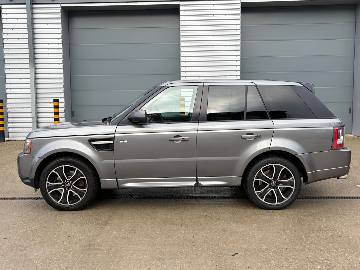 Used Land Rover Range Rover Sport 2009 for sale - 77264802: Photo 2